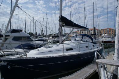 Oceanis 331 et place de port