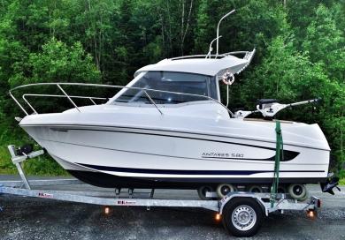 Don Urgent Bateau Beneteau Antares 580.