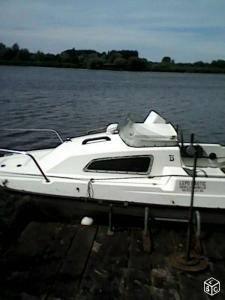 bateau balt   440 avec cabine et  moteur yamaha 30c
