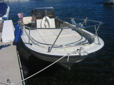 BOSTON WHALER OUTRAGE 20